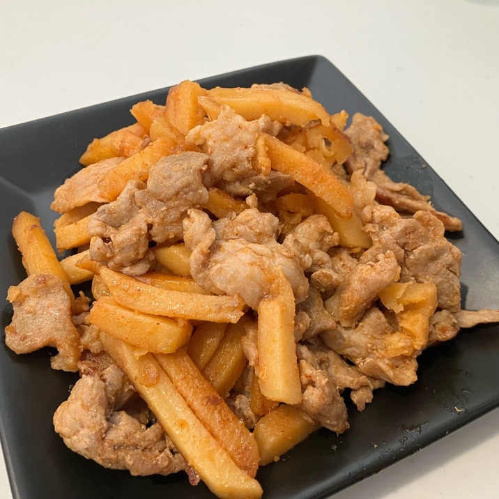 冷凍ポテトで!ピリ辛豚じゃが炒め